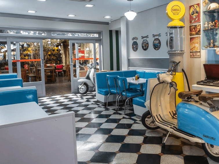 Cenário da lanchonete diner retrô anos 50 - Renata Cândido Fotografia